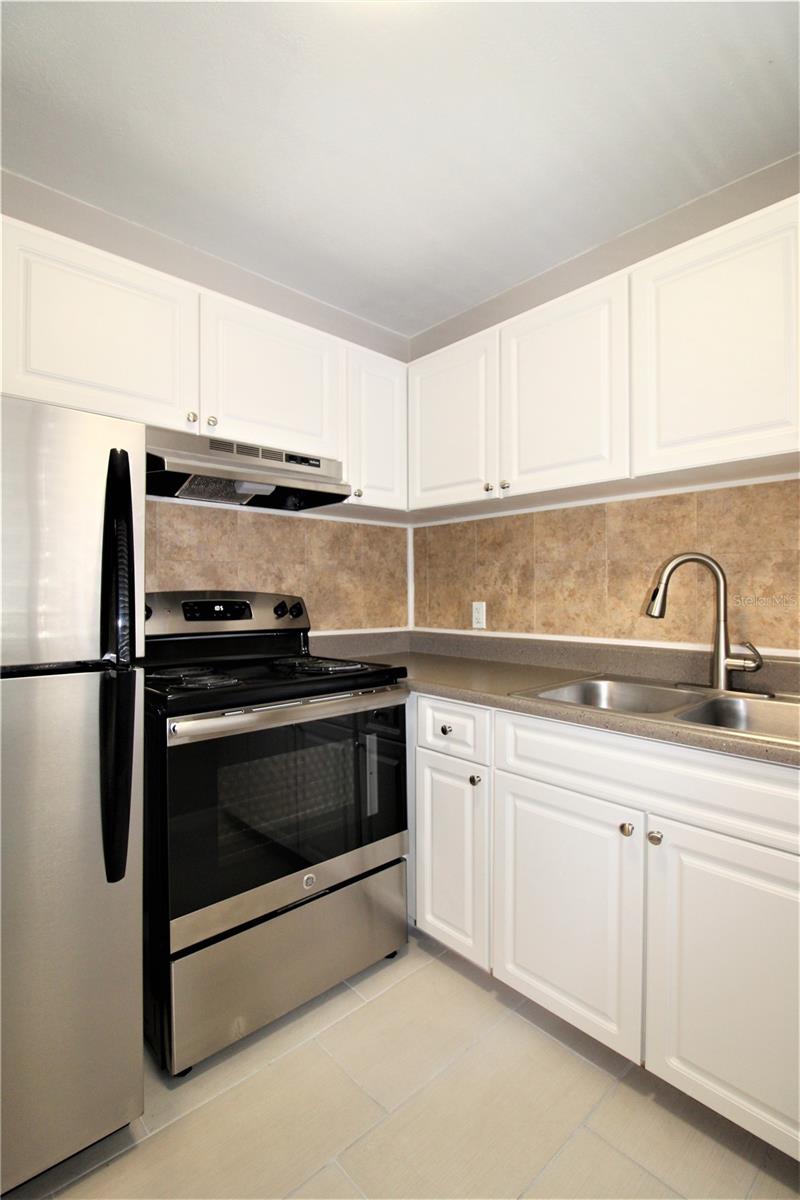 Image 2 of 18 For 3001 Bee Ridge Road 217