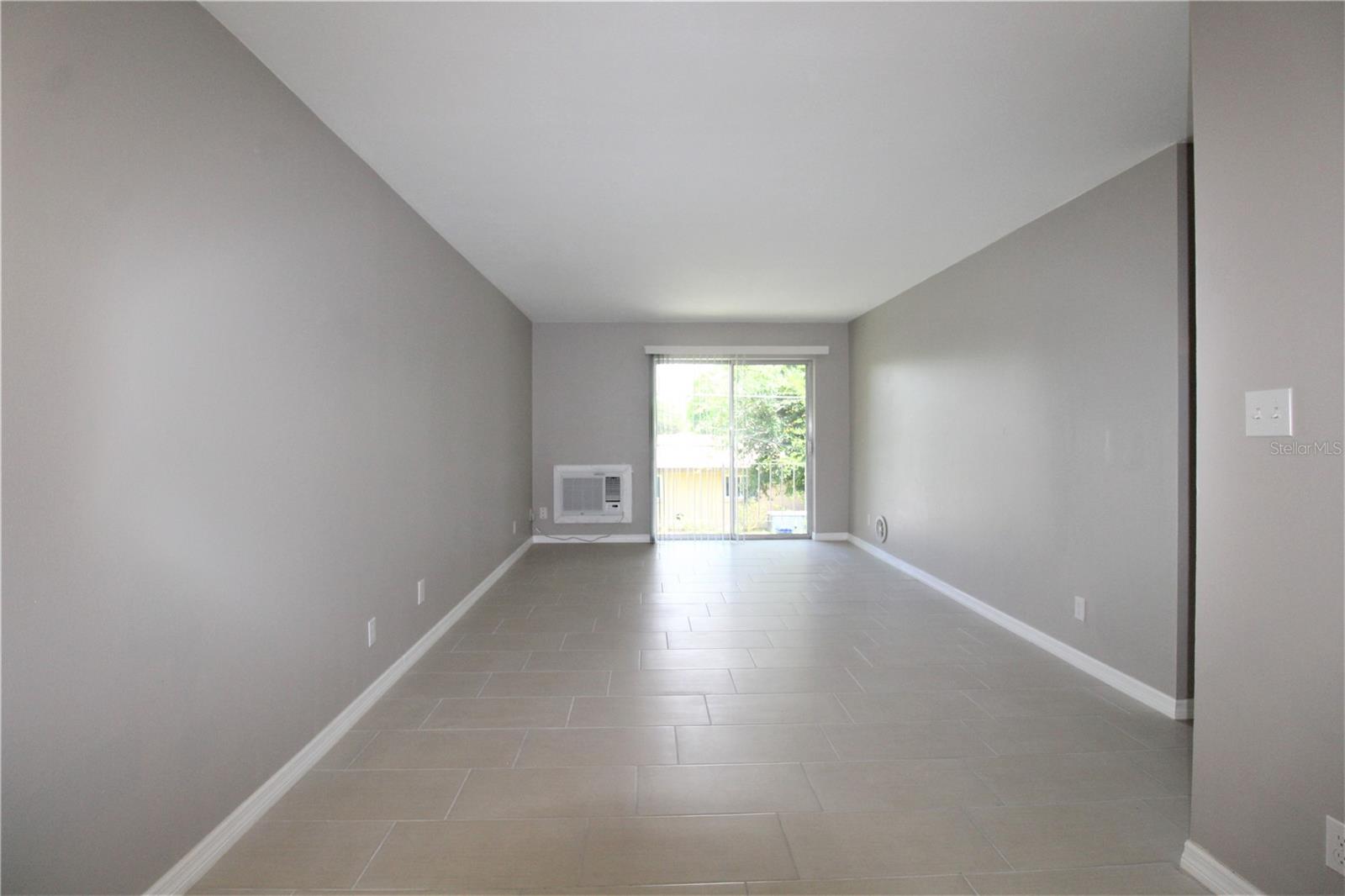 Image 5 of 18 For 3001 Bee Ridge Road 217