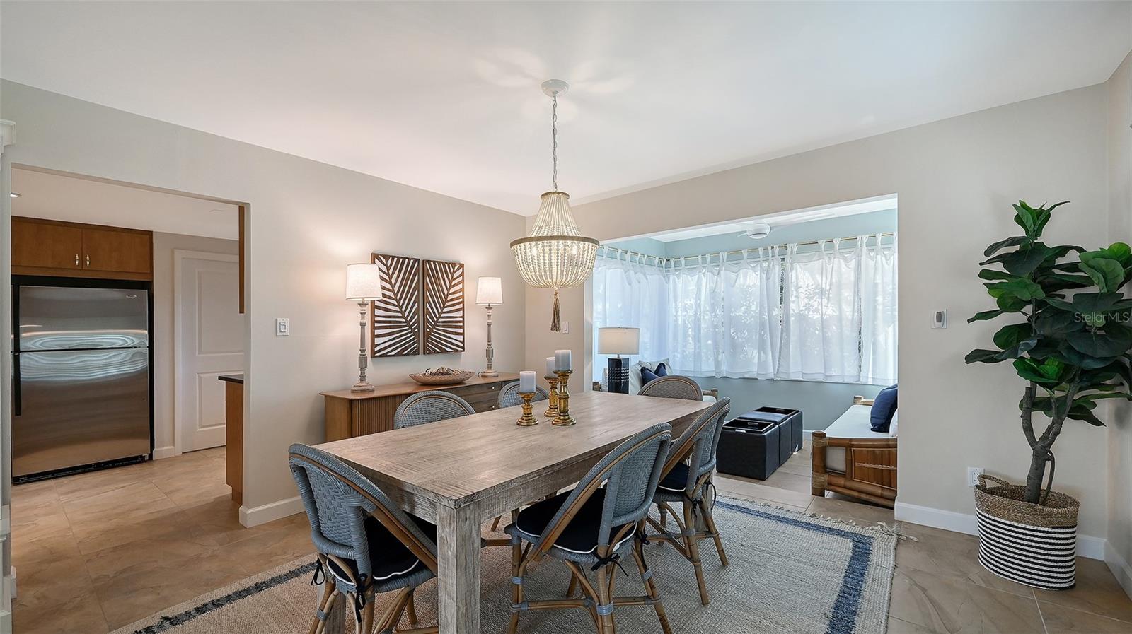 Image 14 of 66 For 576 Sutton Place