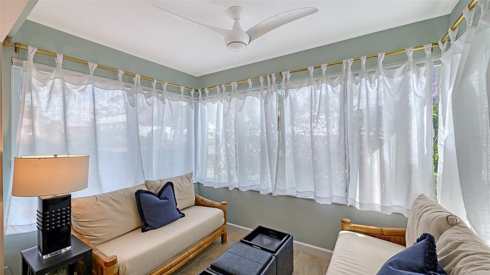 Image 15 of 66 For 576 Sutton Place