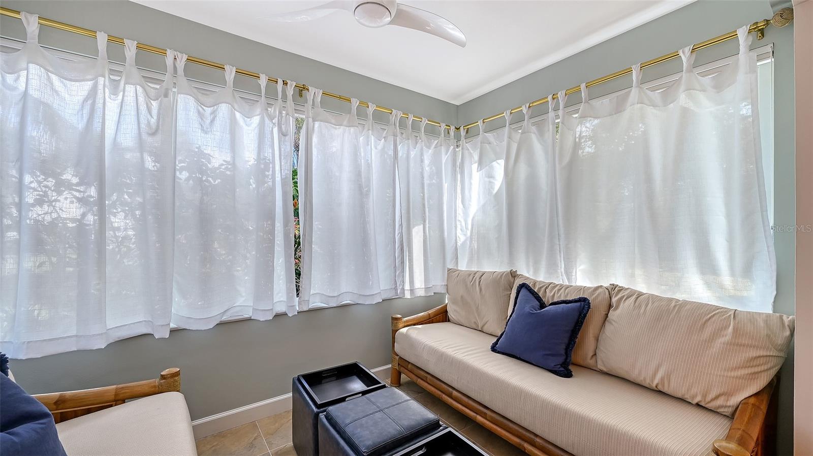 Image 16 of 66 For 576 Sutton Place