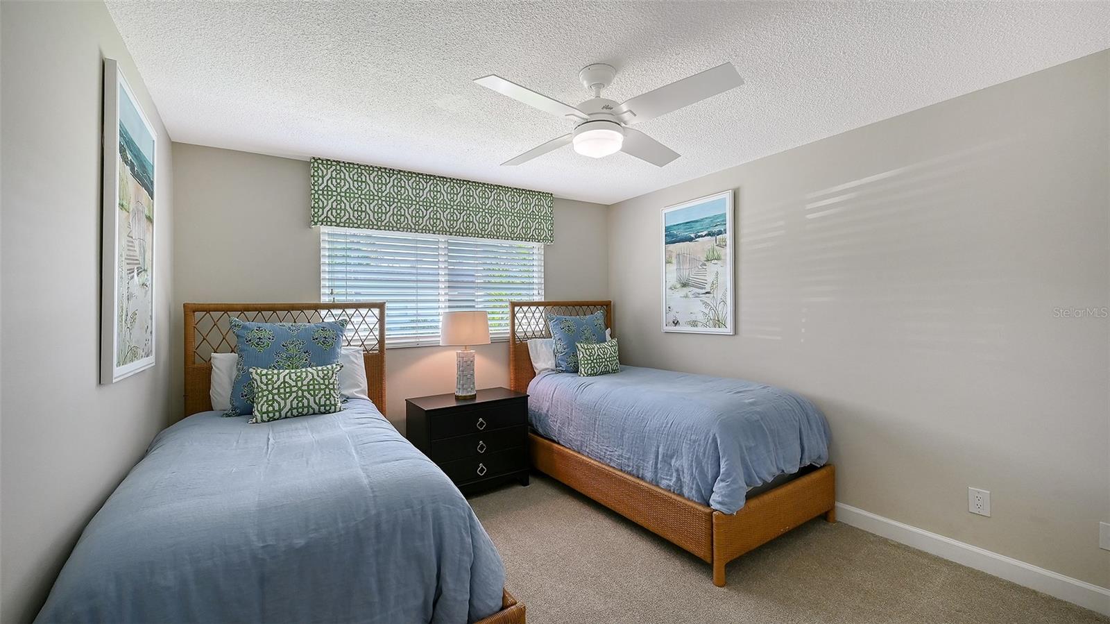 Image 23 of 66 For 576 Sutton Place