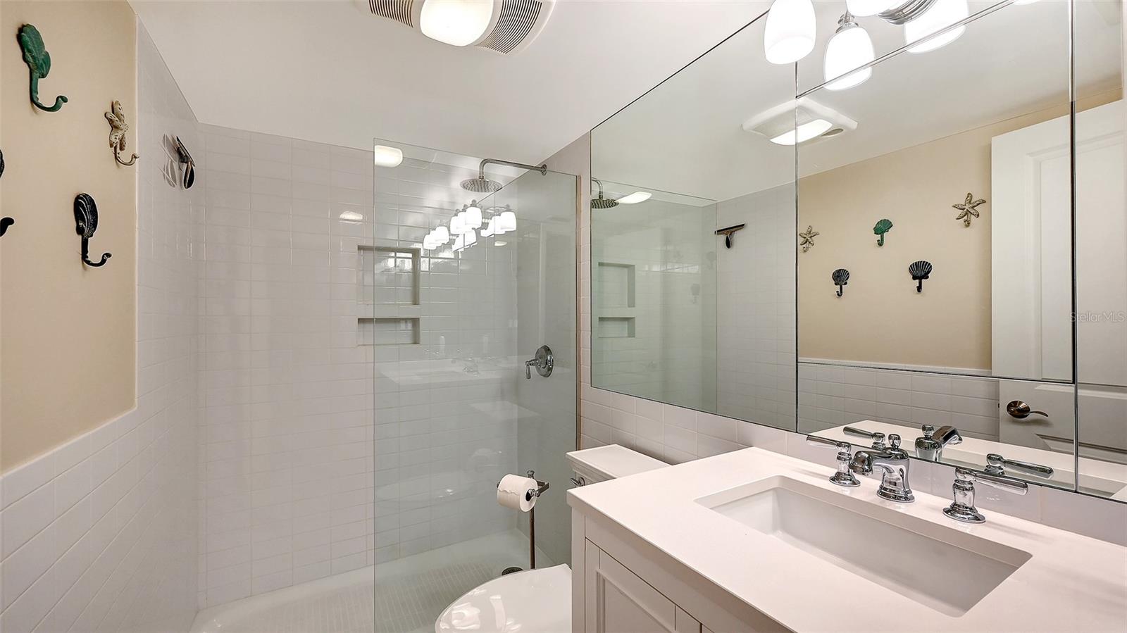 Image 24 of 66 For 576 Sutton Place