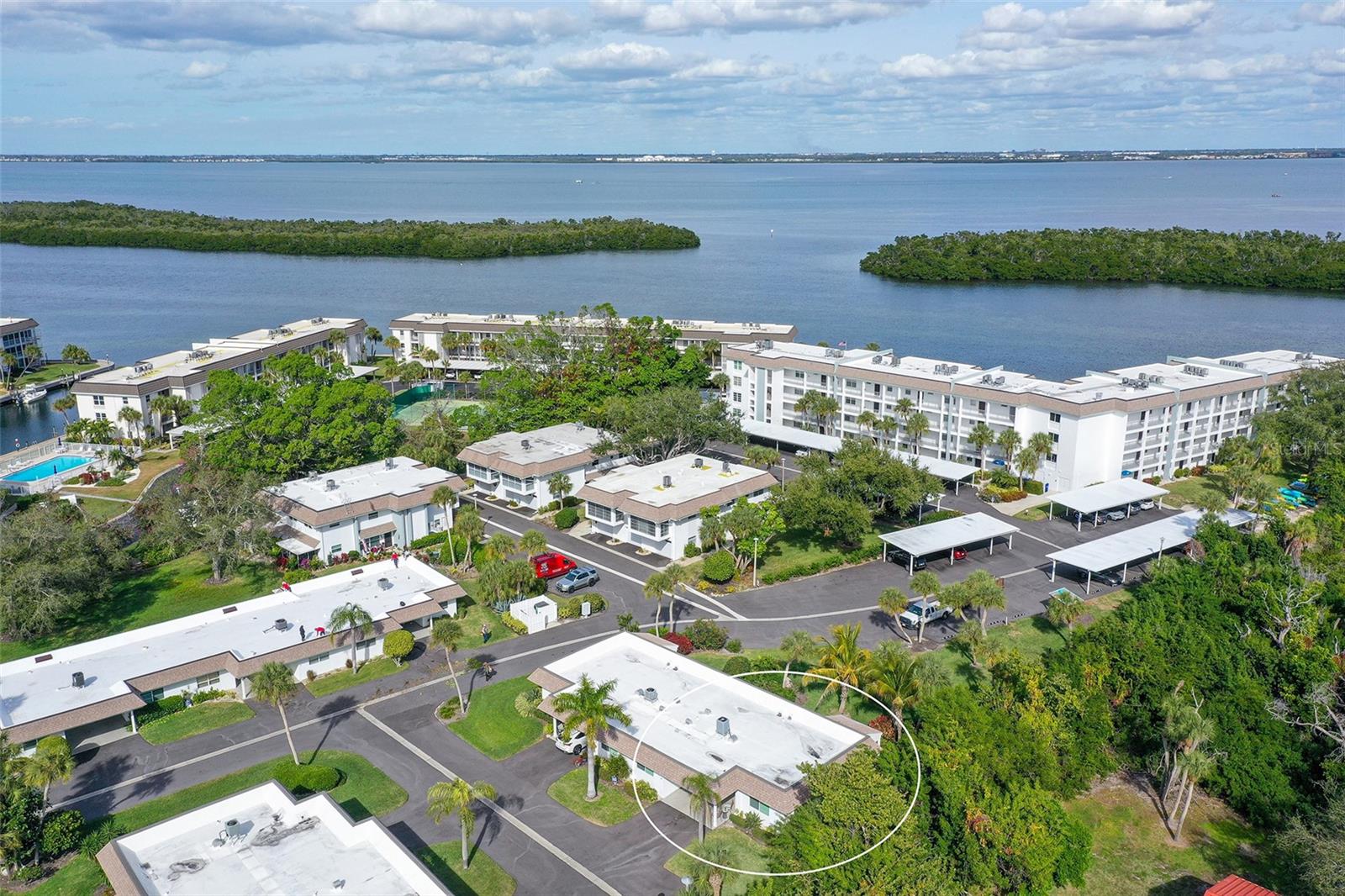 Image 26 of 66 For 576 Sutton Place