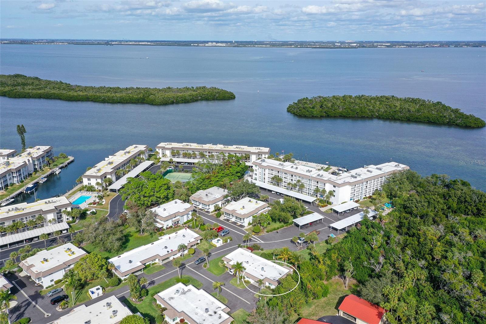 Image 29 of 66 For 576 Sutton Place