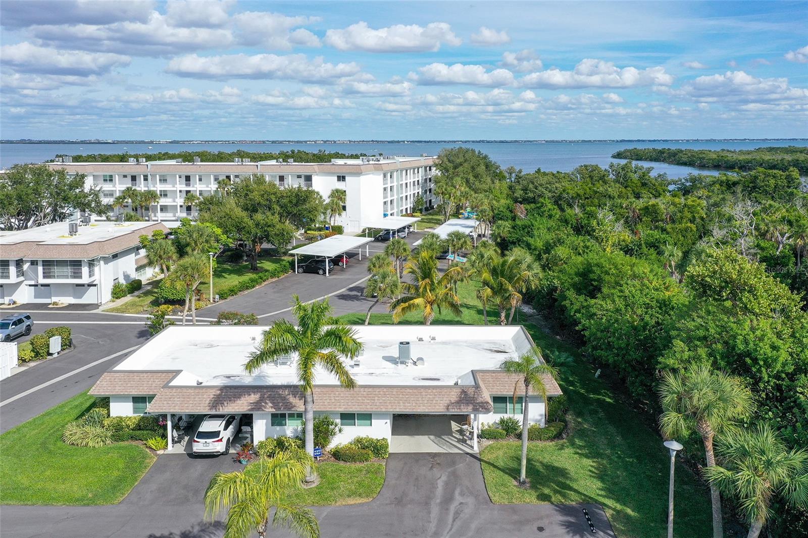 Image 4 of 66 For 576 Sutton Place