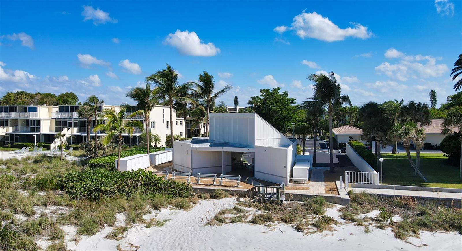 Image 51 of 66 For 576 Sutton Place