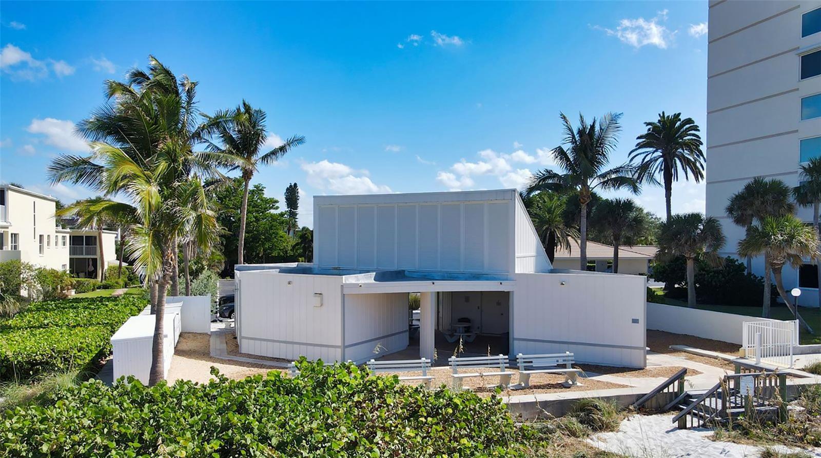 Image 52 of 66 For 576 Sutton Place