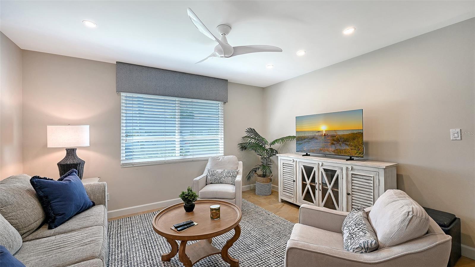 Image 8 of 66 For 576 Sutton Place