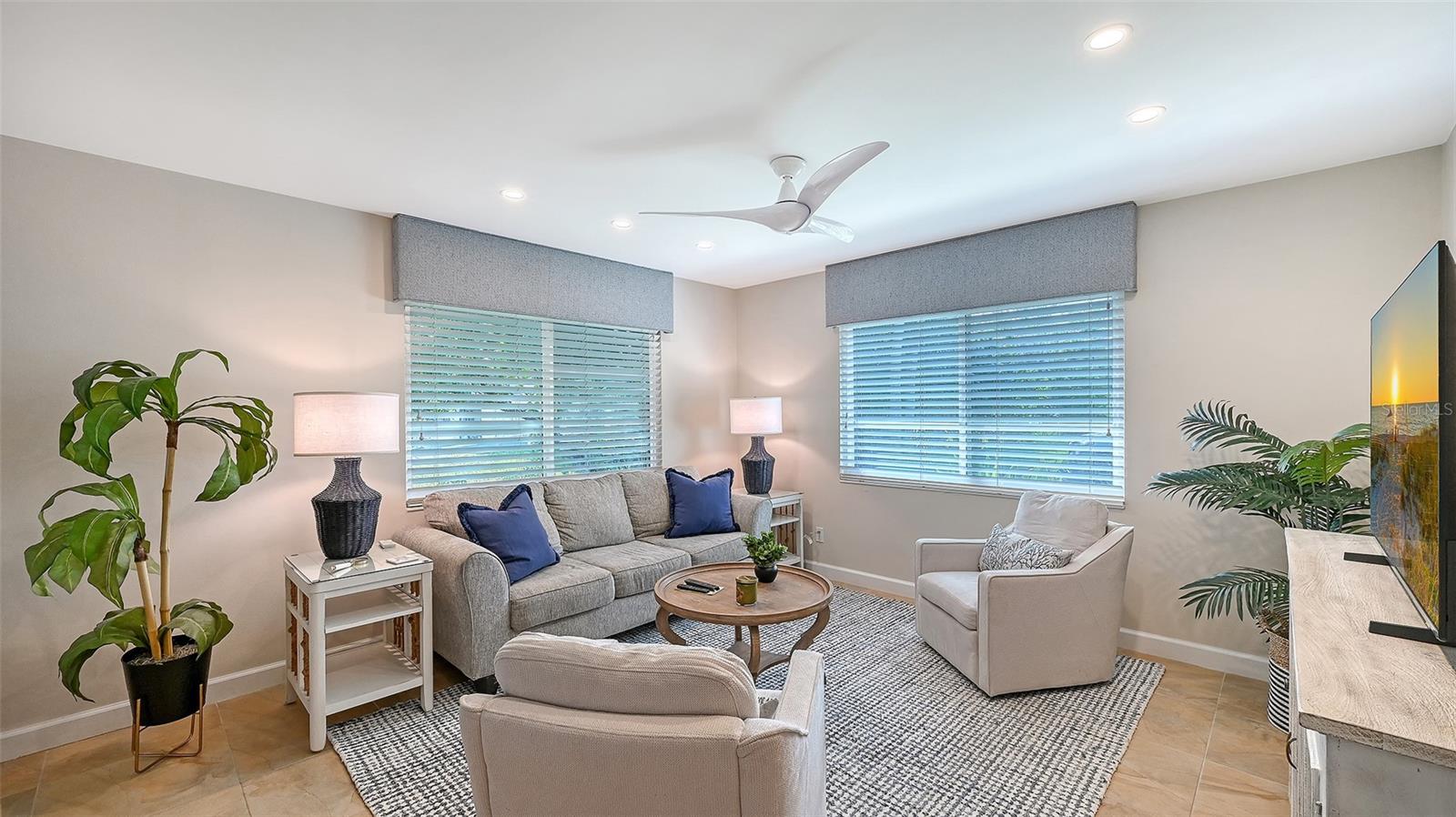 Image 9 of 66 For 576 Sutton Place