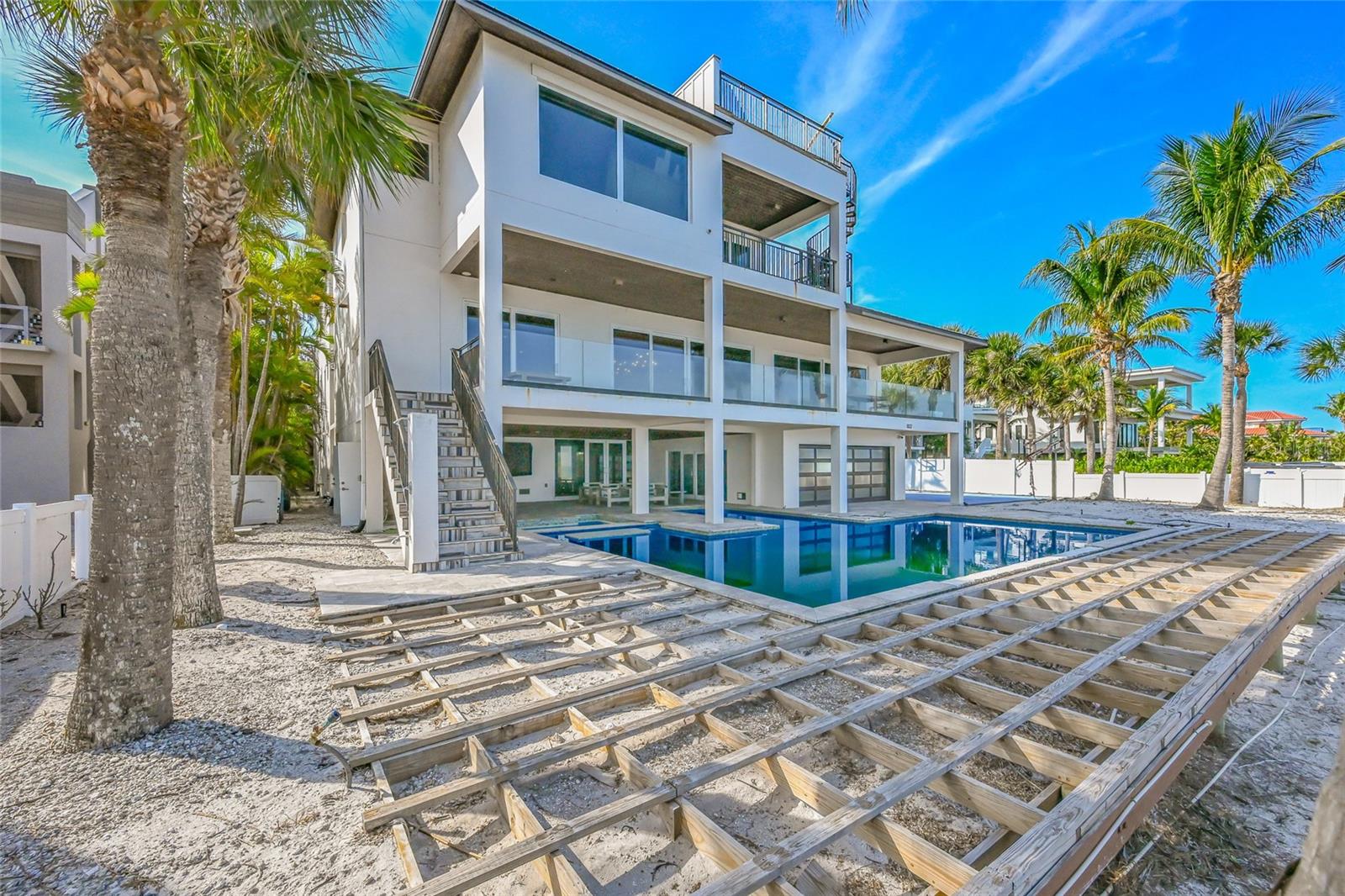 Image 16 of 100 For 832 Bay Boulevard A & B