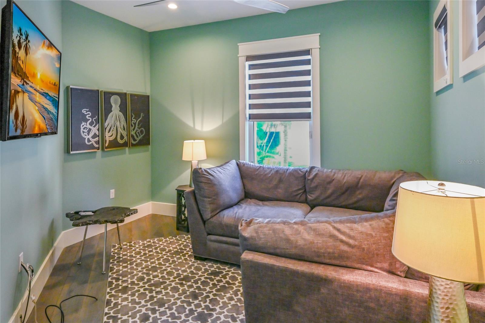 Image 33 of 100 For 832 Bay Boulevard A & B