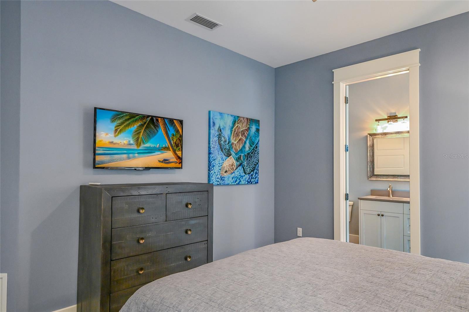 Image 35 of 100 For 832 Bay Boulevard A & B