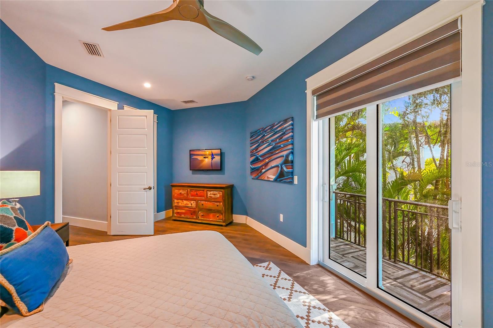 Image 39 of 100 For 832 Bay Boulevard A & B