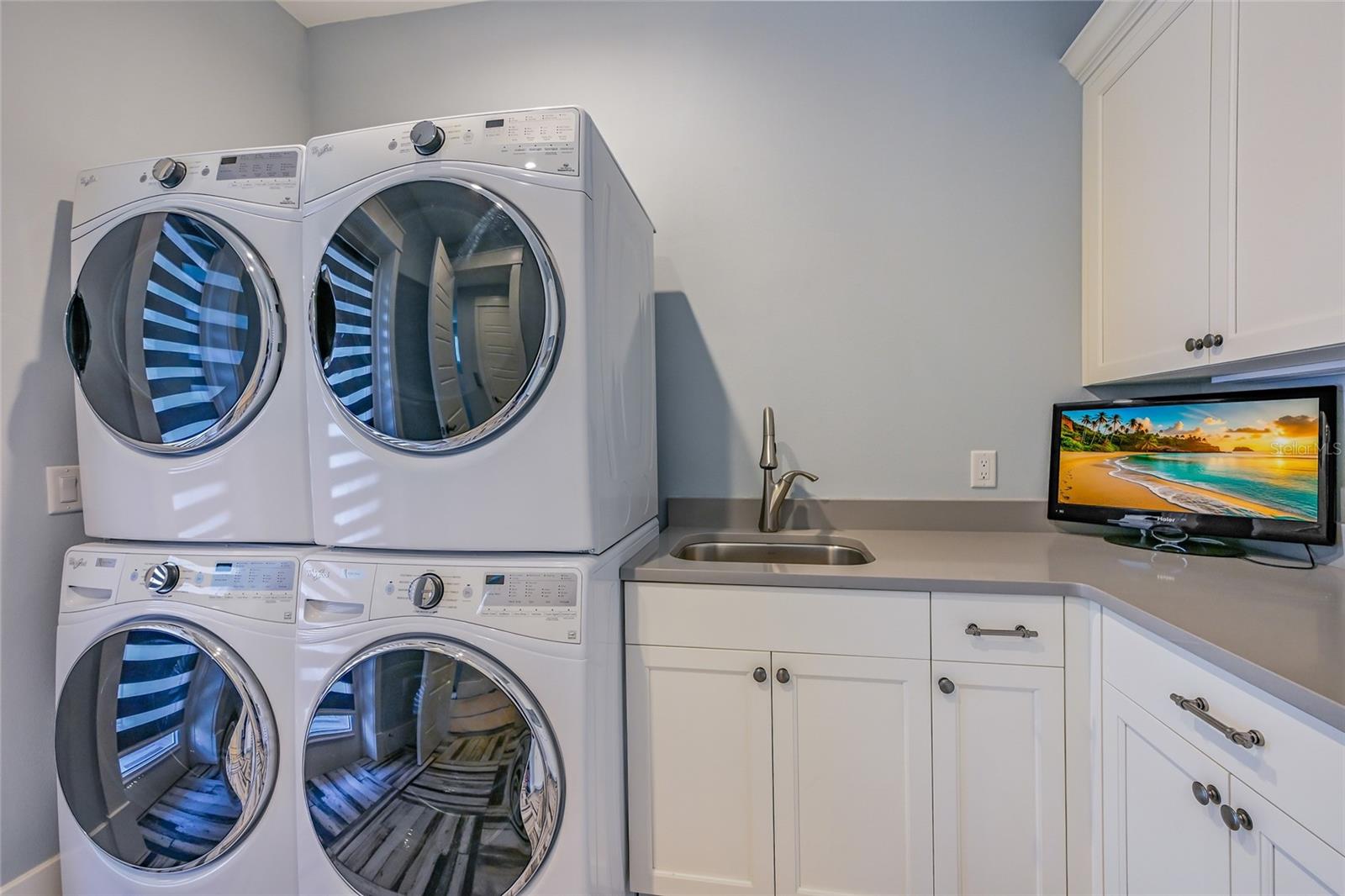 Image 41 of 100 For 832 Bay Boulevard A & B