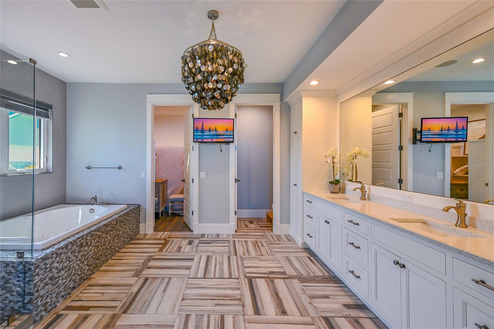 Image 48 of 100 For 832 Bay Boulevard A & B