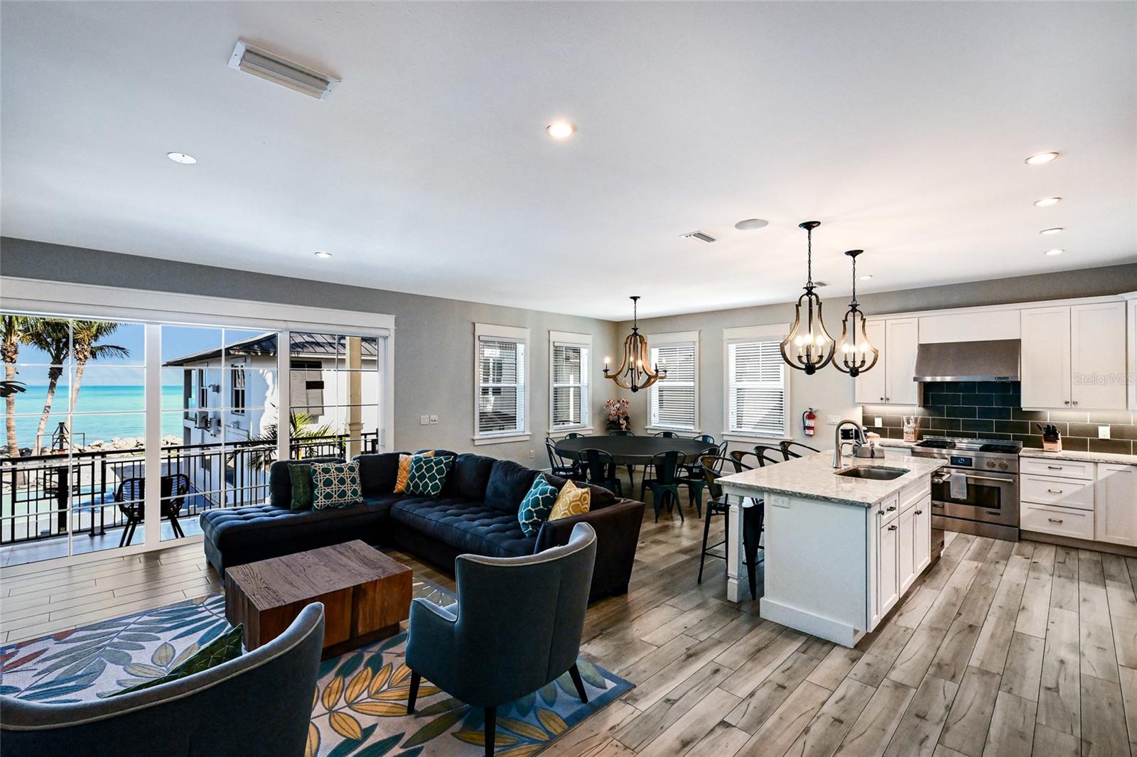 Image 61 of 100 For 832 Bay Boulevard A & B