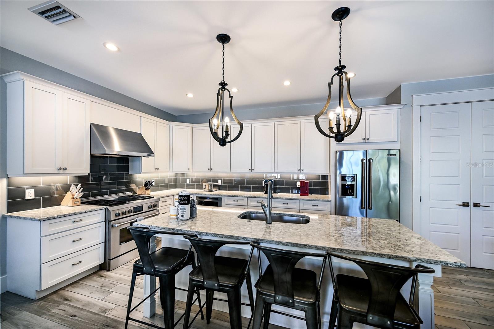 Image 67 of 100 For 832 Bay Boulevard A & B