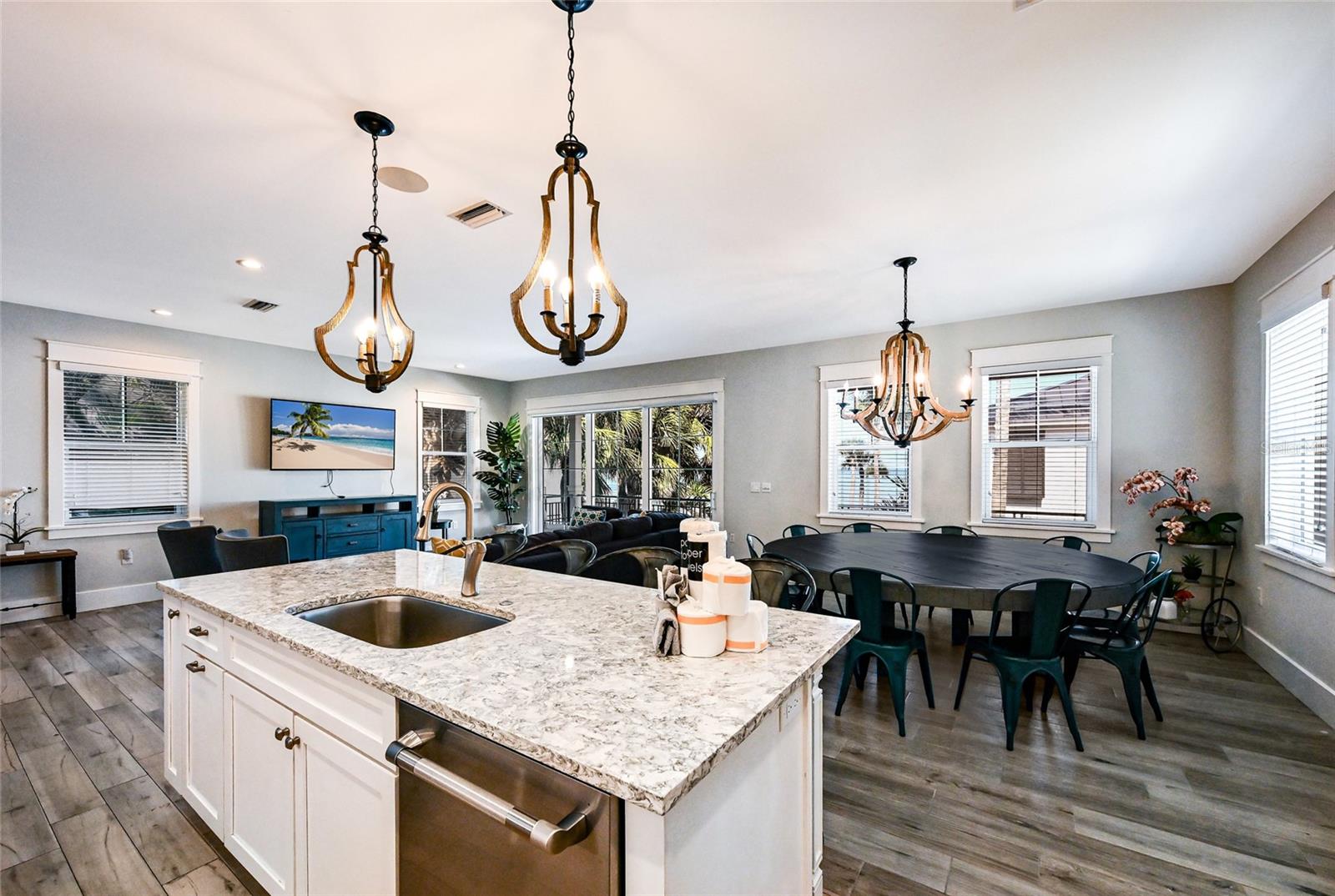 Image 69 of 100 For 832 Bay Boulevard A & B