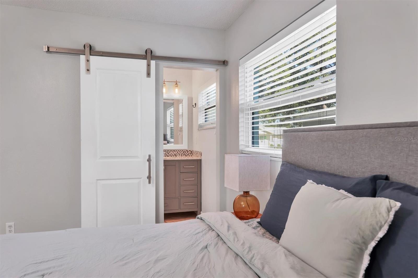 Image 14 of 44 For 2813 21st Avenue W