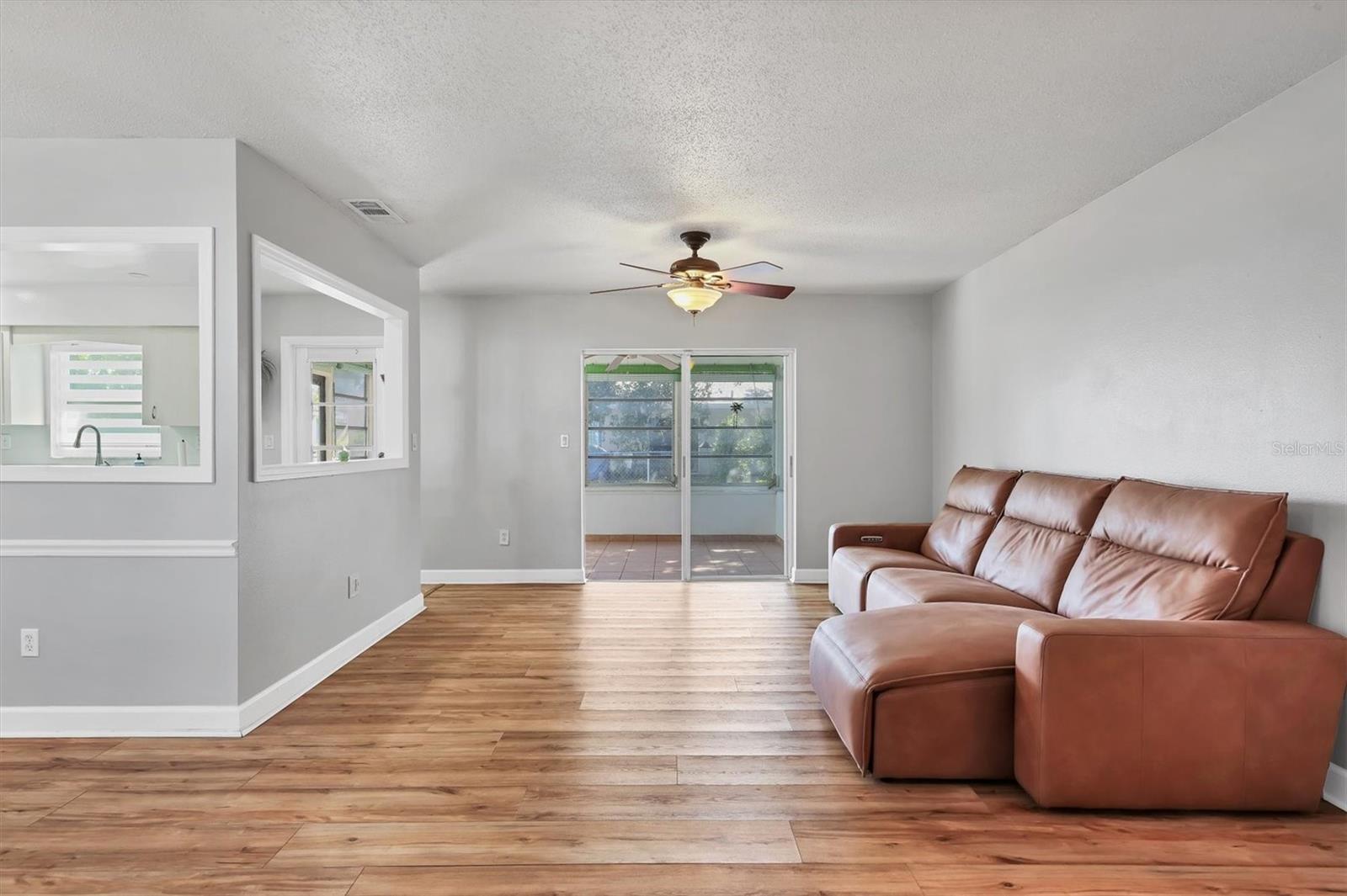 Image 22 of 44 For 2813 21st Avenue W