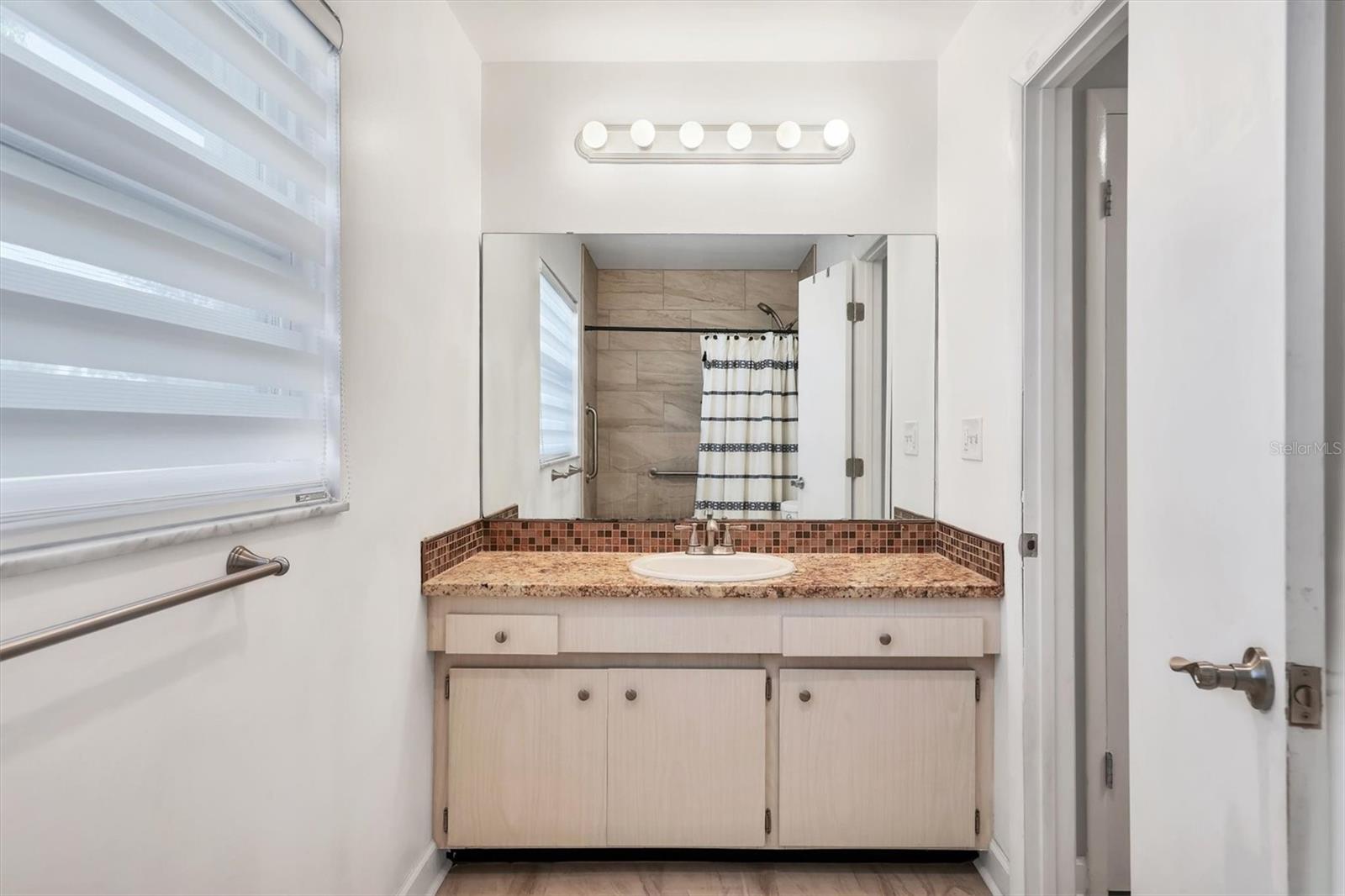 Image 28 of 44 For 2813 21st Avenue W