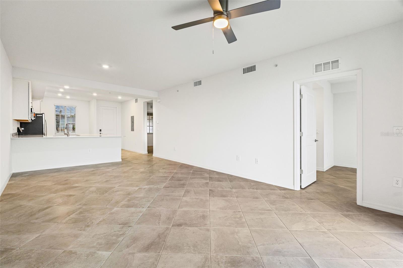 Image 14 of 37 For 19140 Scallop Loop 105