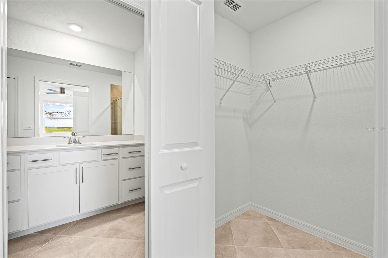 Image 18 of 37 For 19140 Scallop Loop 105