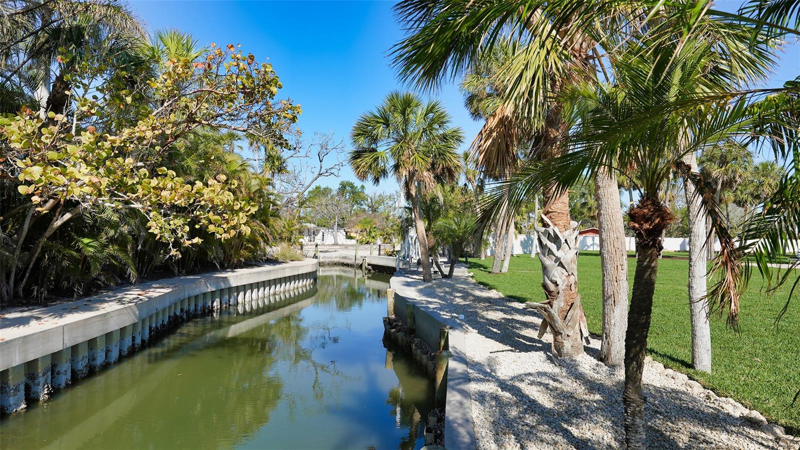 Listing photo id 20 for 684 Freeling Drive