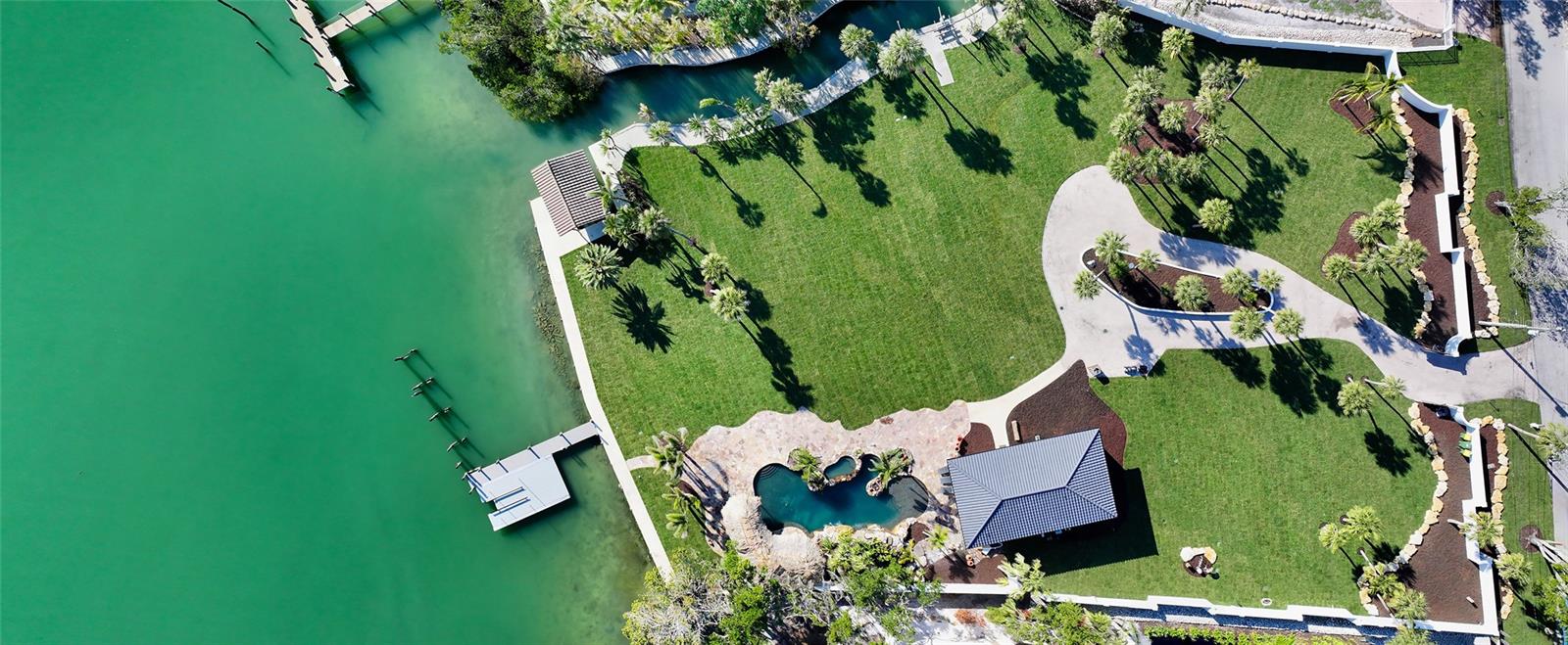 Listing photo id 6 for 684 Freeling Drive