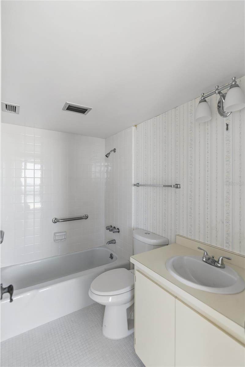 Image 14 of 70 For 4485 Gulf Of Mexico Drive 402