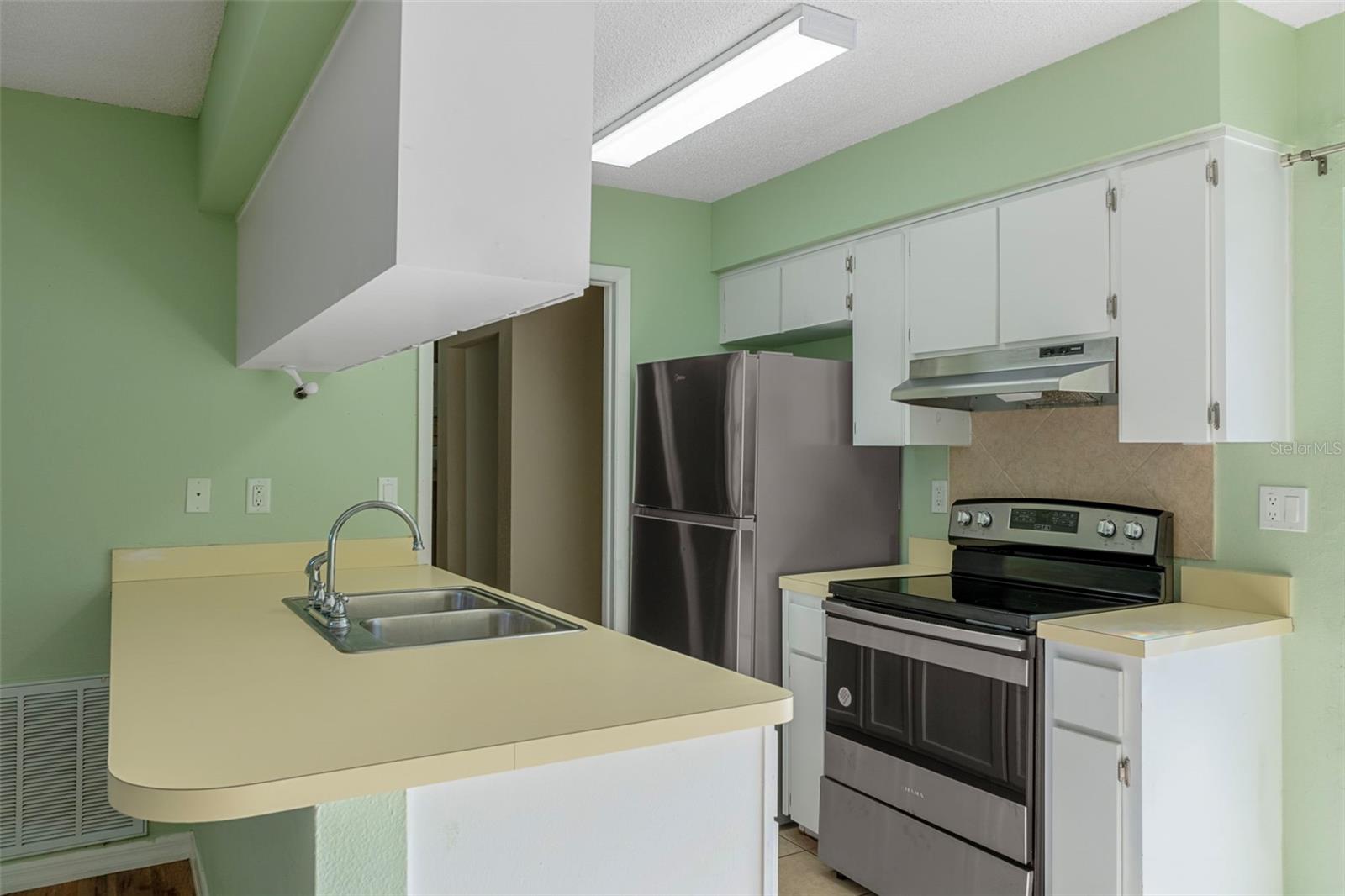 Listing photo id 13 for 12484 Curry Drive