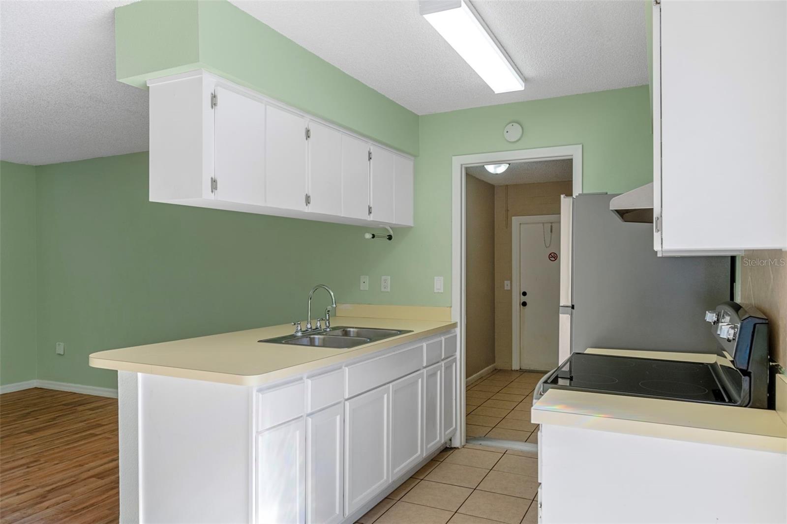 Listing photo id 14 for 12484 Curry Drive