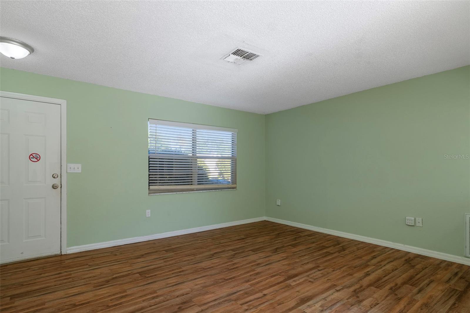 Listing photo id 6 for 12484 Curry Drive