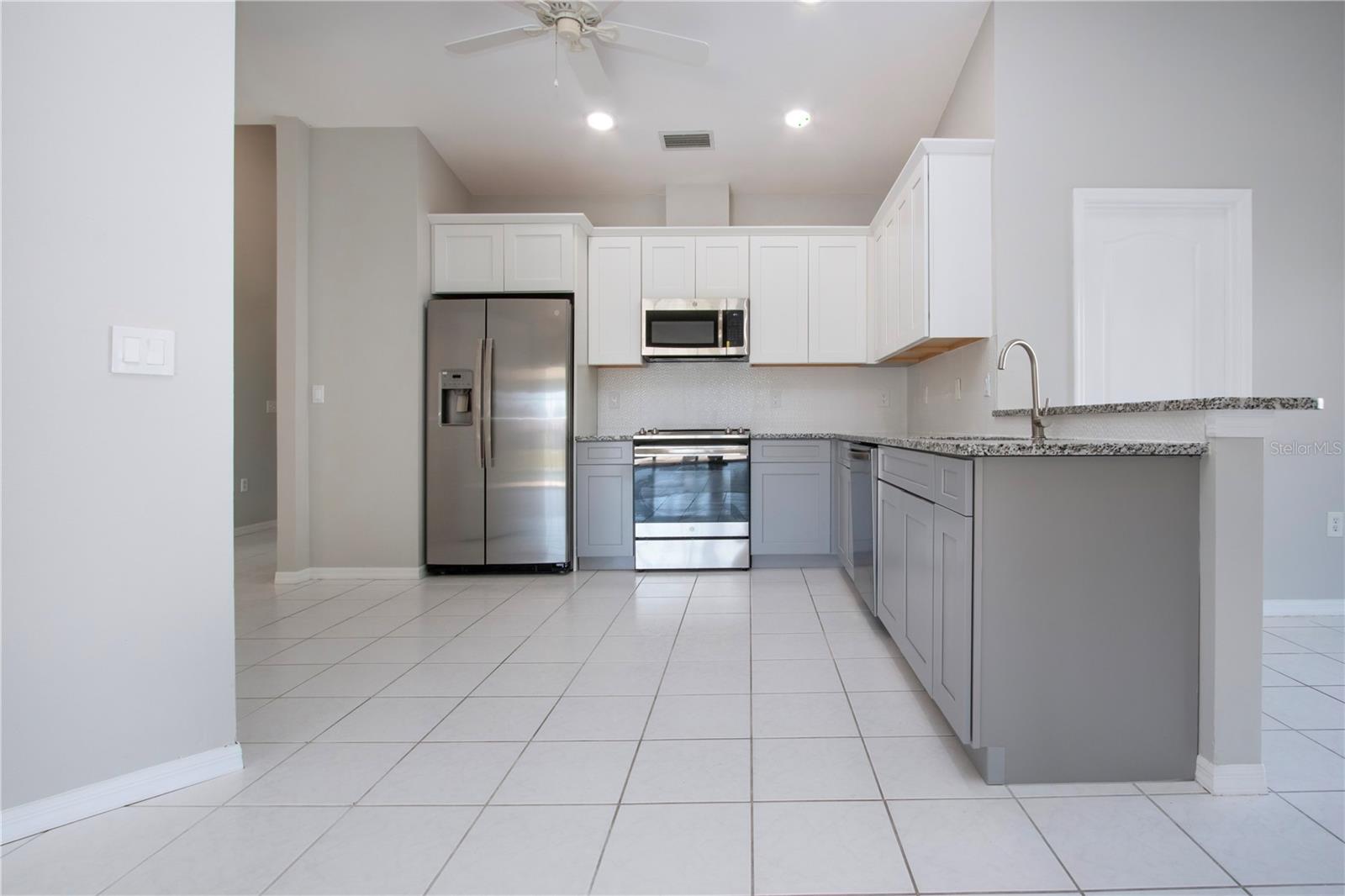 Image 23 of 69 For 9590 Knightsbridge Circle