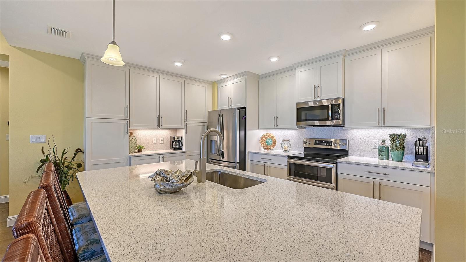 Image 20 of 87 For 388 Aruba Circle 201