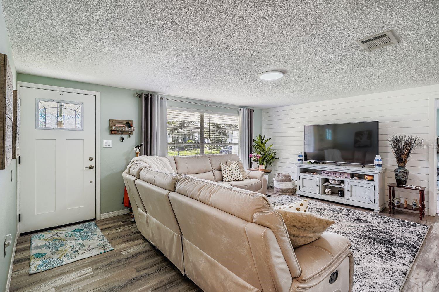 Image 5 of 28 For 4311 2nd Avenue E