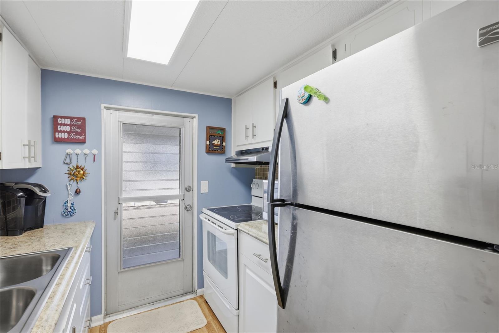 Image 6 of 24 For 5619 Bayshore Road 111