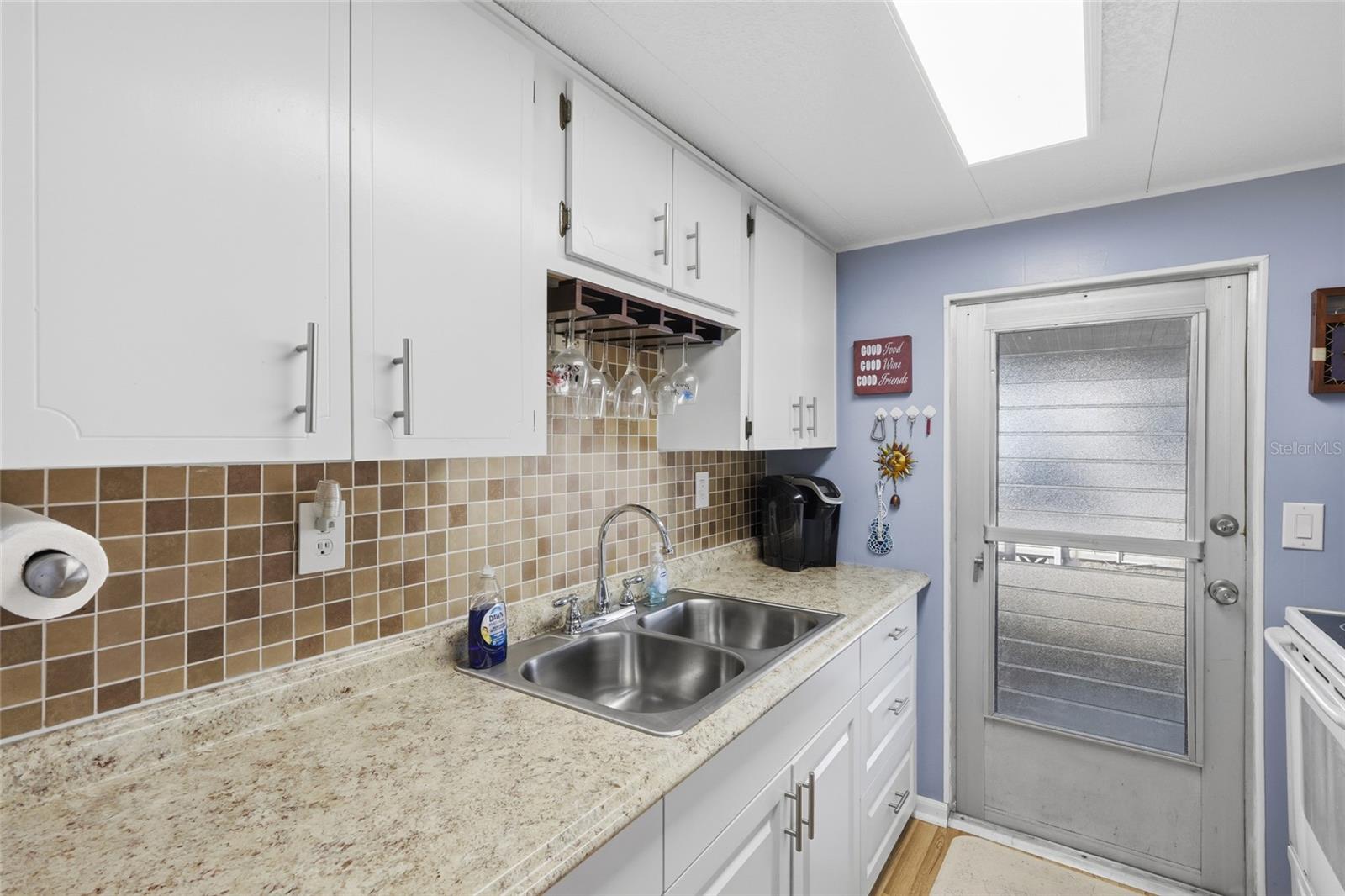 Image 7 of 24 For 5619 Bayshore Road 111