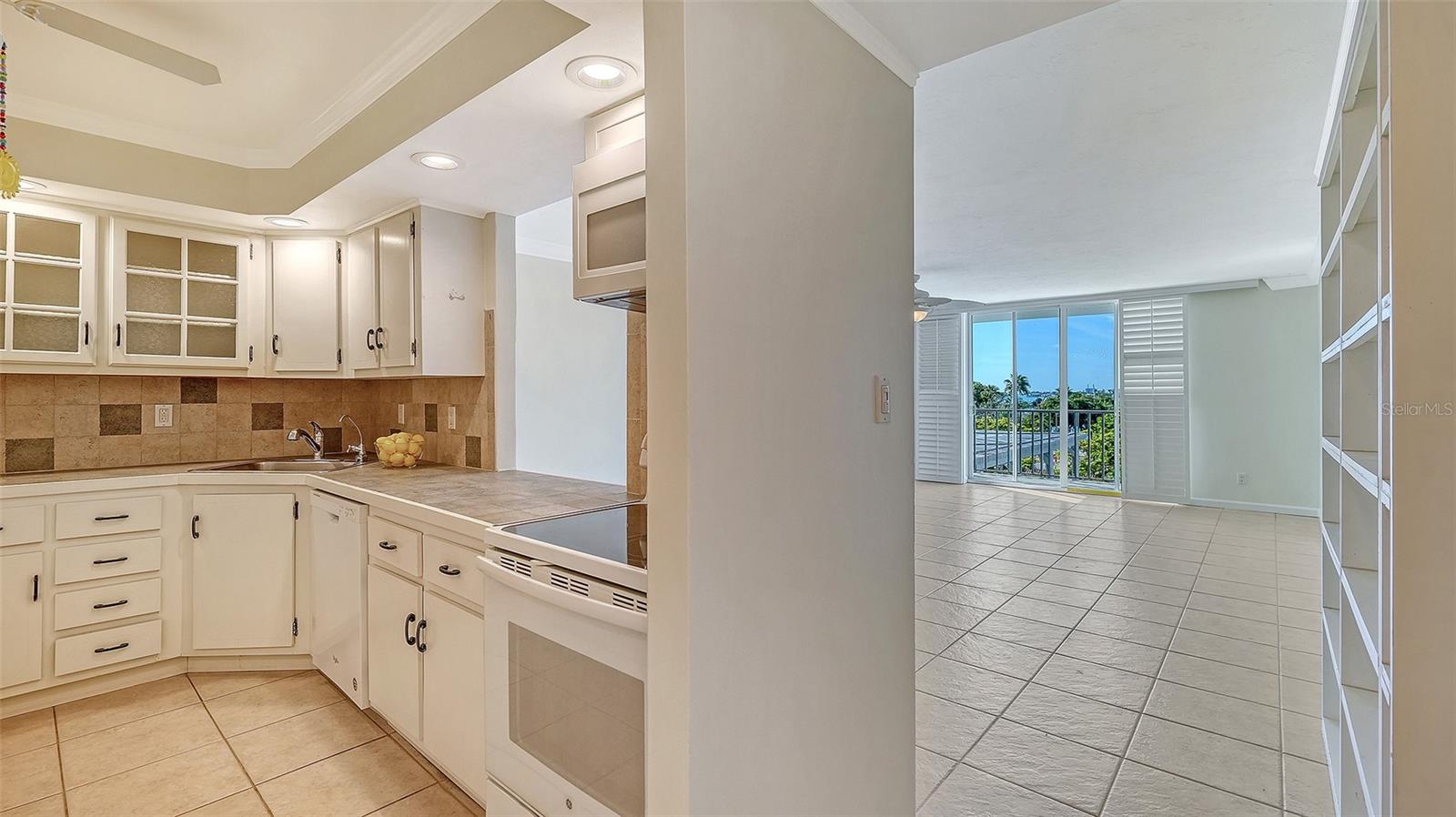 Image 12 of 38 For 101 Gulfstream Avenue 5j