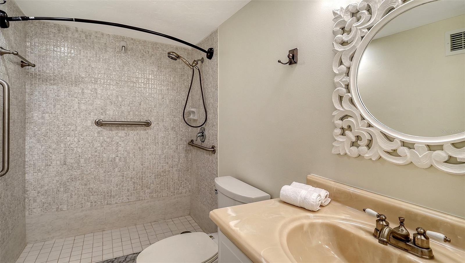 Image 22 of 38 For 101 Gulfstream Avenue 5j