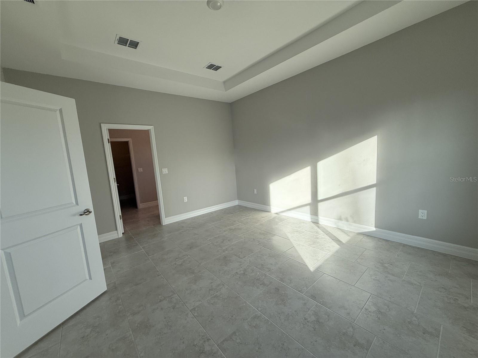 Image 13 of 23 For 4298 Salford Boulevard