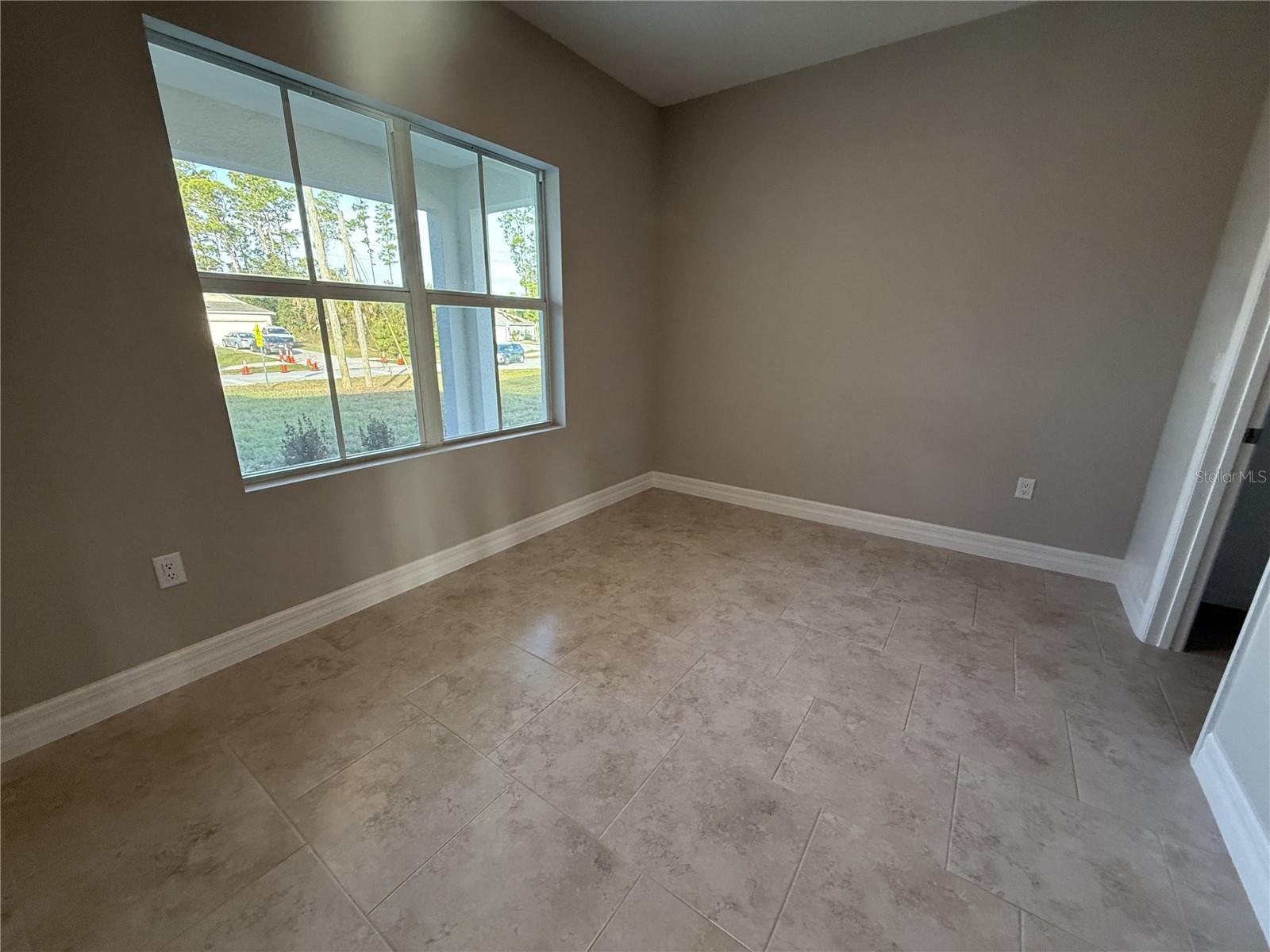 Image 14 of 23 For 4298 Salford Boulevard