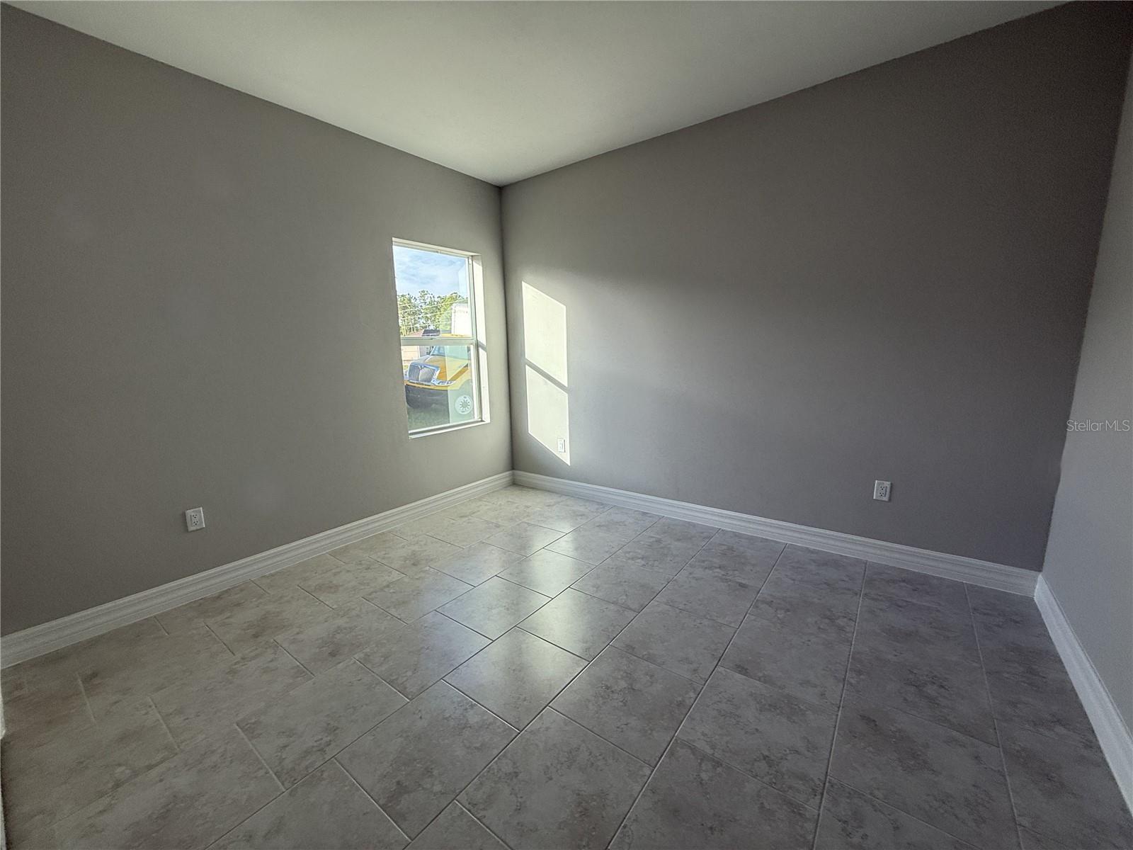 Image 16 of 23 For 4298 Salford Boulevard