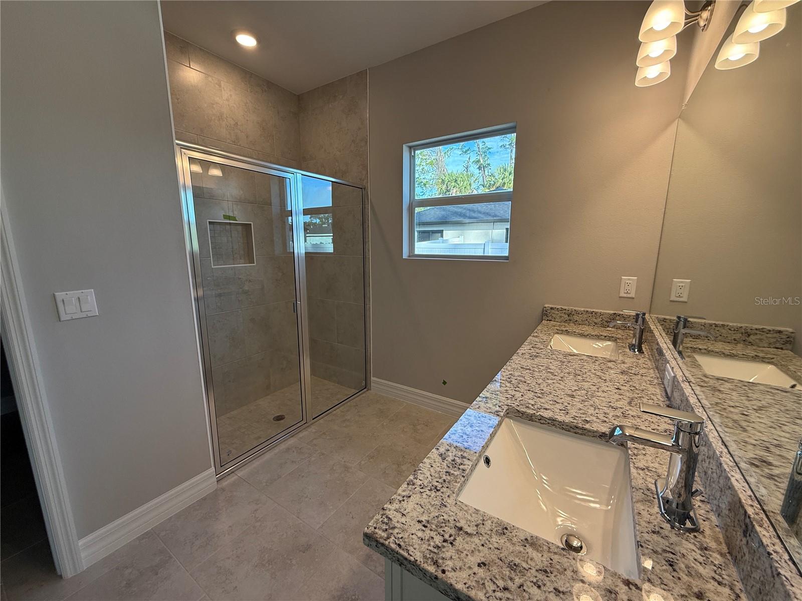 Image 7 of 23 For 4298 Salford Boulevard