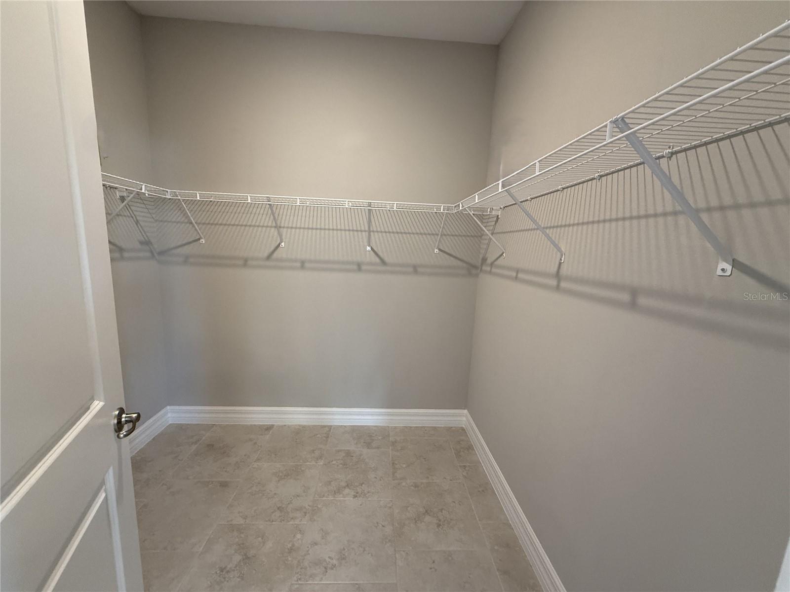 Image 8 of 23 For 4298 Salford Boulevard