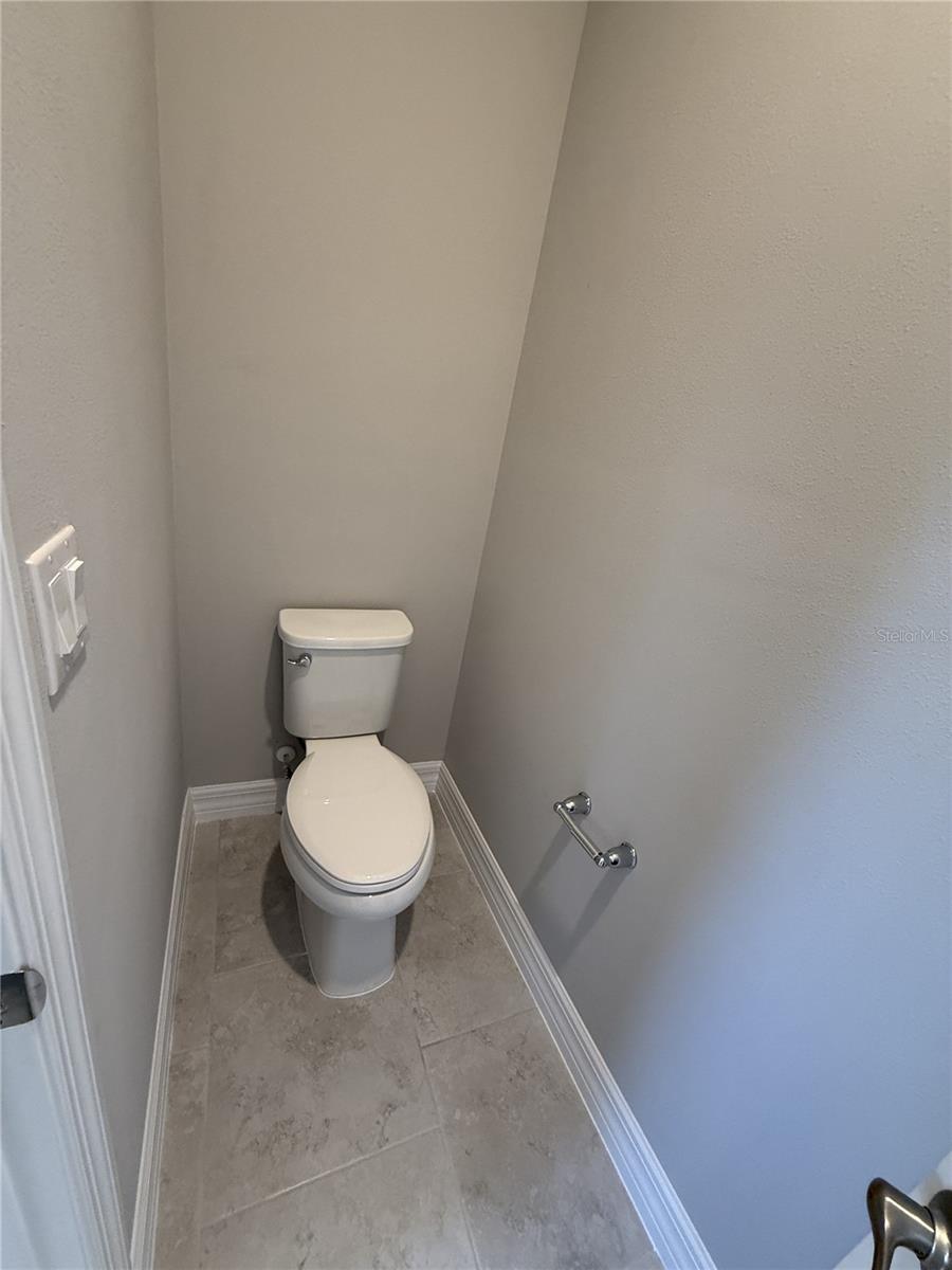 Image 9 of 23 For 4298 Salford Boulevard