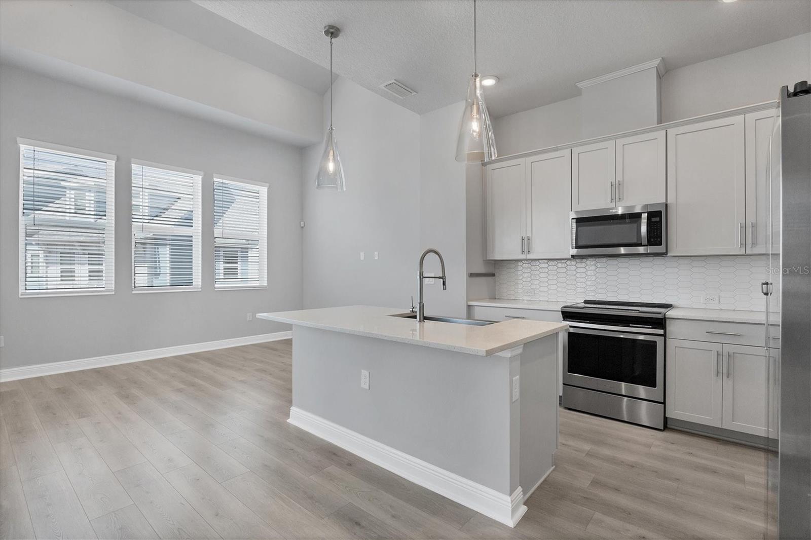 Image 10 of 59 For 2340 Lindstrom Street