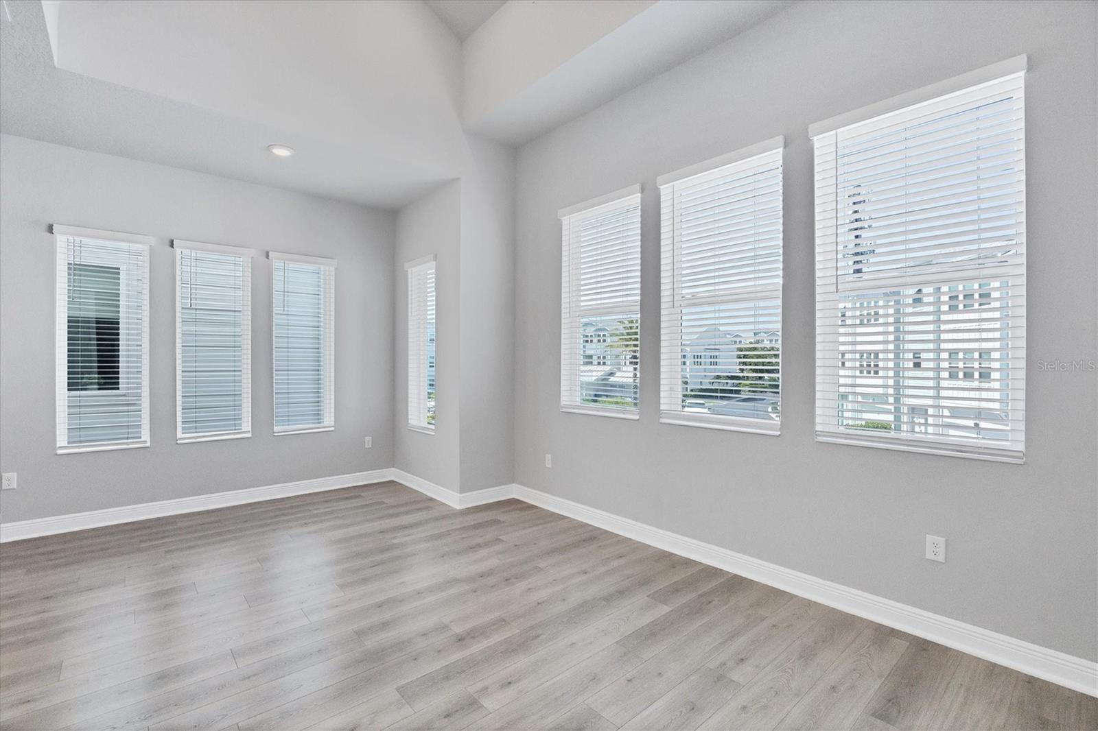 Image 14 of 59 For 2340 Lindstrom Street