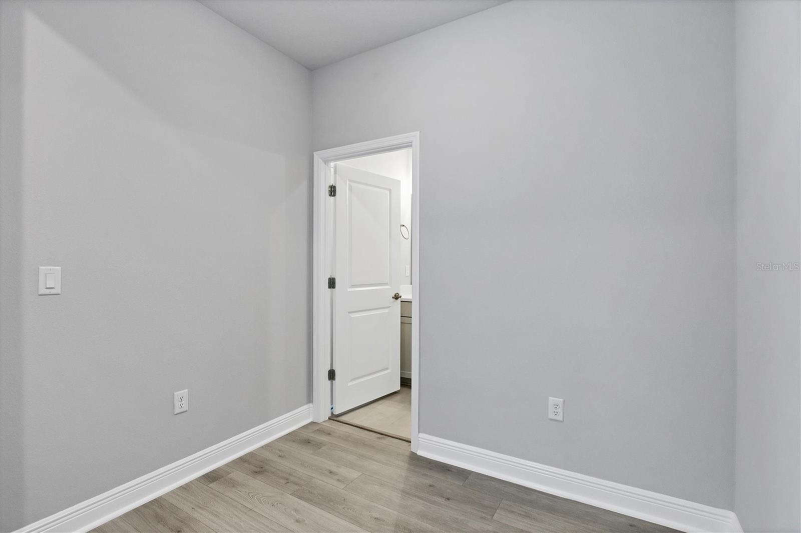 Image 33 of 59 For 2340 Lindstrom Street